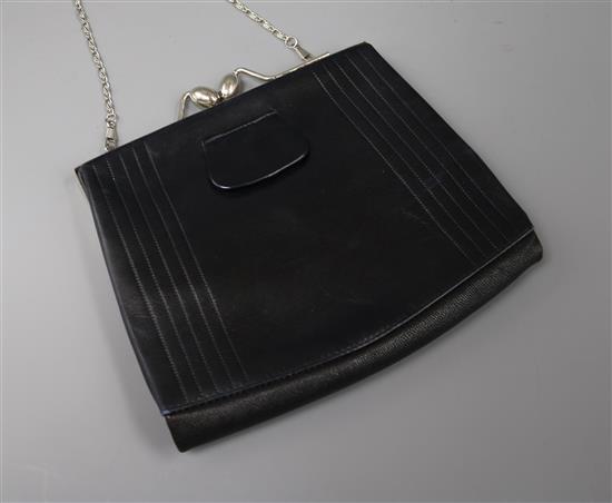 An Art Deco leather handbag